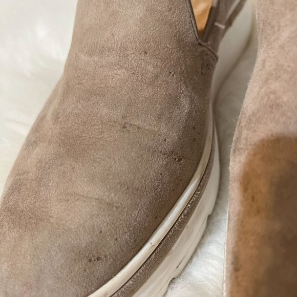 Bill Blass Sutton Suede Sneaker Center Size 9 tan - Picture 3 of 11